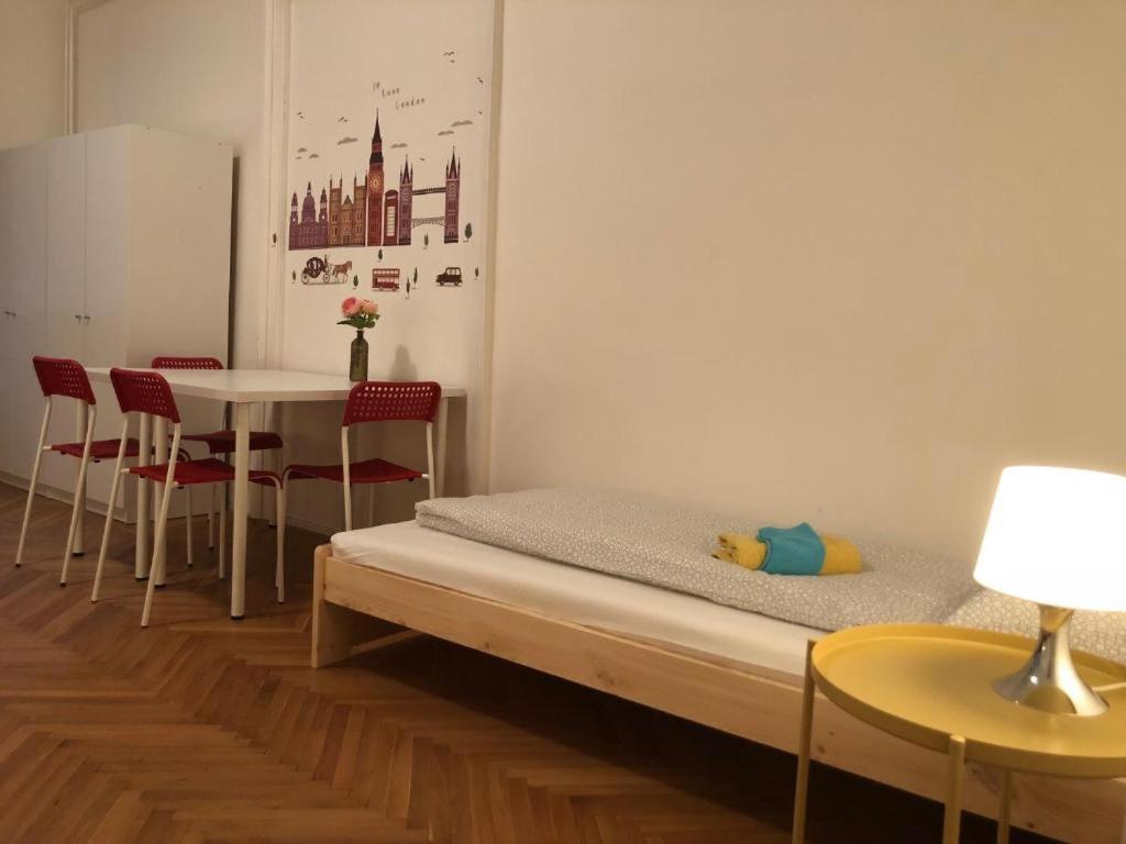 Apatrhostel Brno Bagian luar foto