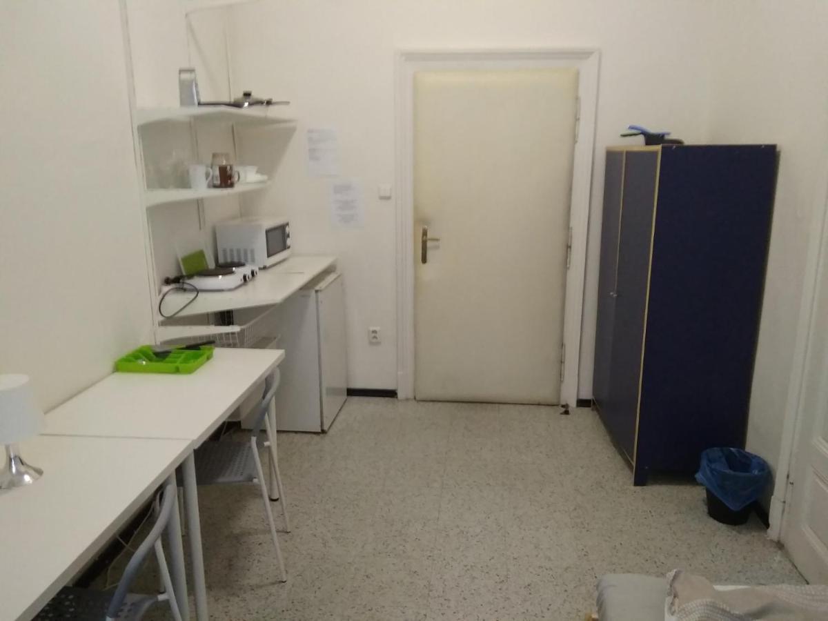 Apatrhostel Brno Bagian luar foto