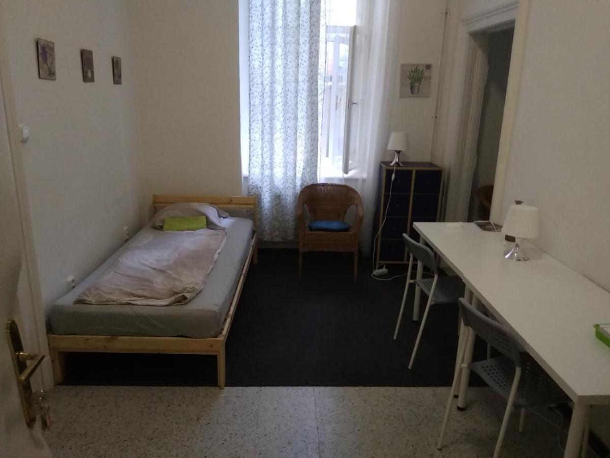 Apatrhostel Brno Bagian luar foto