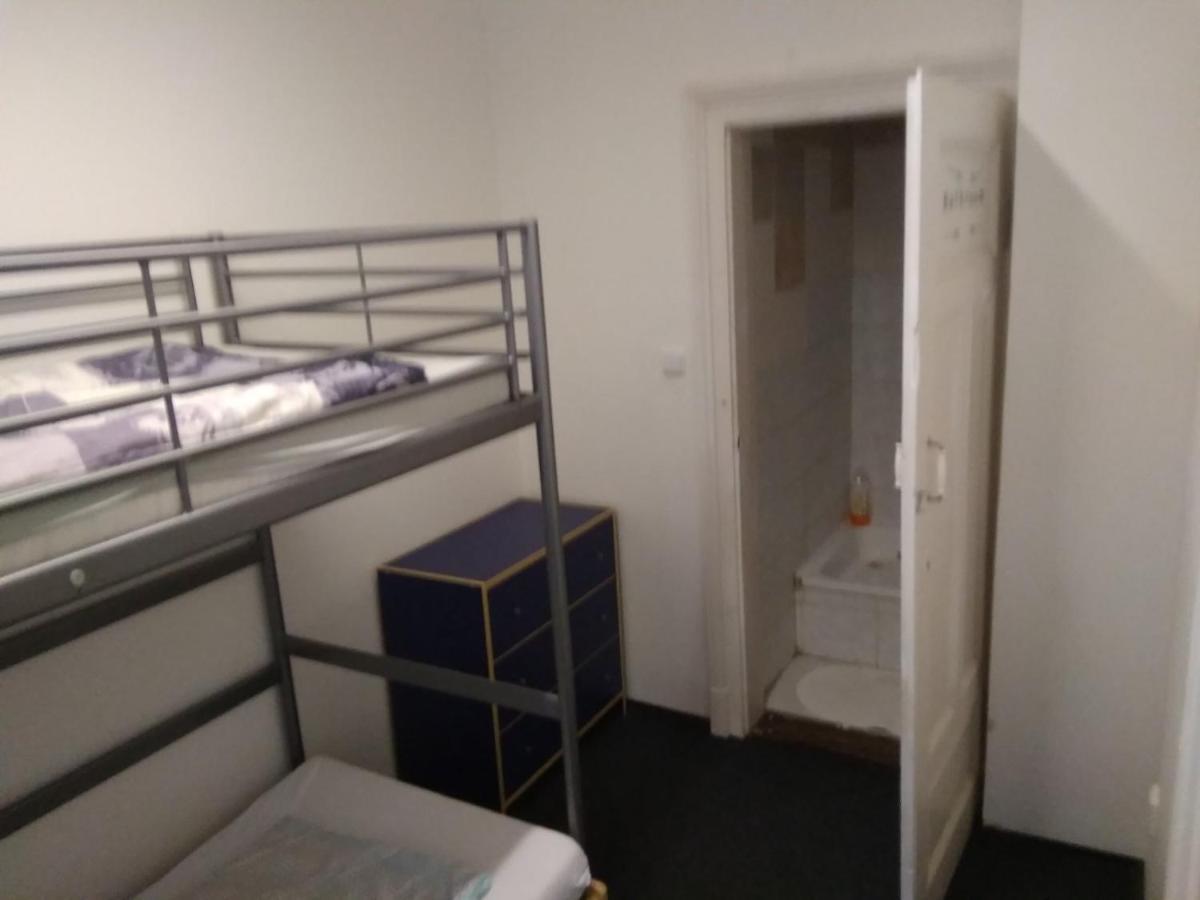 Apatrhostel Brno Bagian luar foto